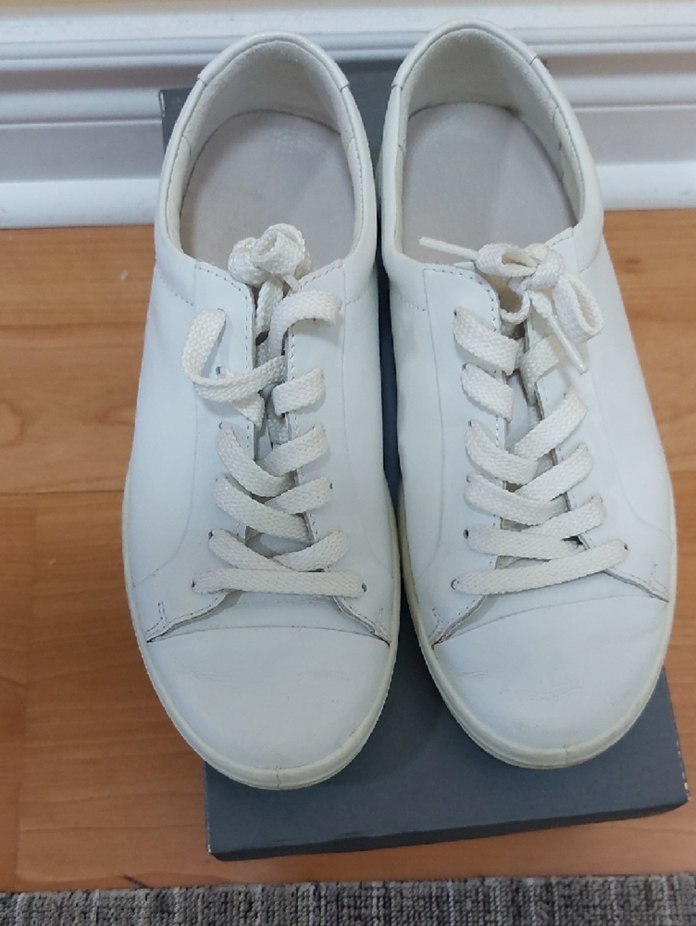 Ecco Women's White Leather Lace-Up Sneakers, Size 38 - Picture 4 of 10